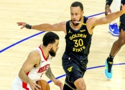 米兰体育入口-新赛季首场激烈对决掀起高潮，球员展现实力