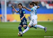 米兰百家乐-意大利女足在比赛中力挺队友