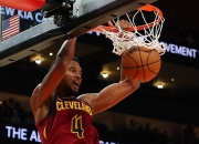 米兰体育app入口-骑士客场惨败76人，遭遇失利