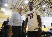 米兰体育官网-热火横扫骑士取得4连胜，巴特勒全场38