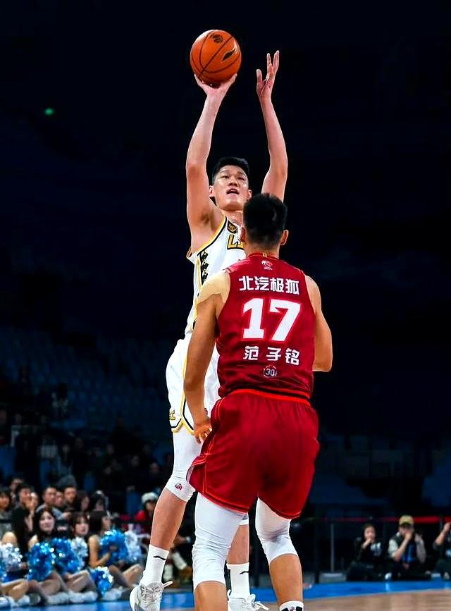 亚洲篮球冠军争夺战激烈，球队实力均衡争一高下的简单介绍