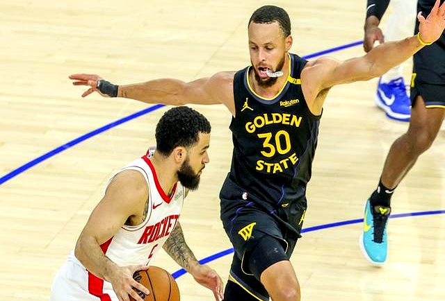 新赛季首场激烈对决掀起高潮，球员展现实力