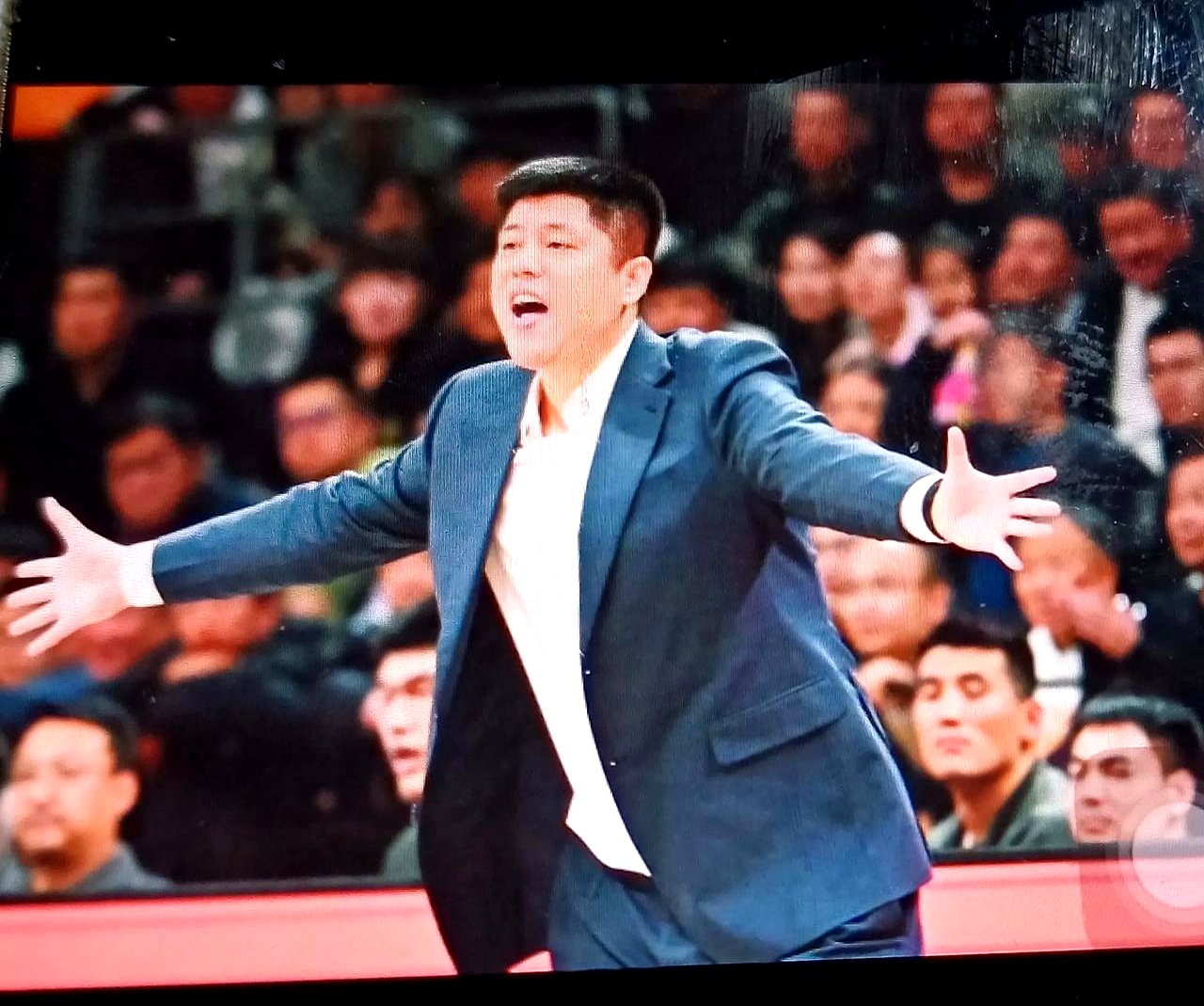 对手不敌球队的强大实力，输球乏力难抵