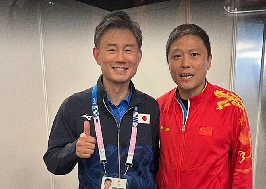 主教练战术智慧过人，球队战胜老对手继续领跑