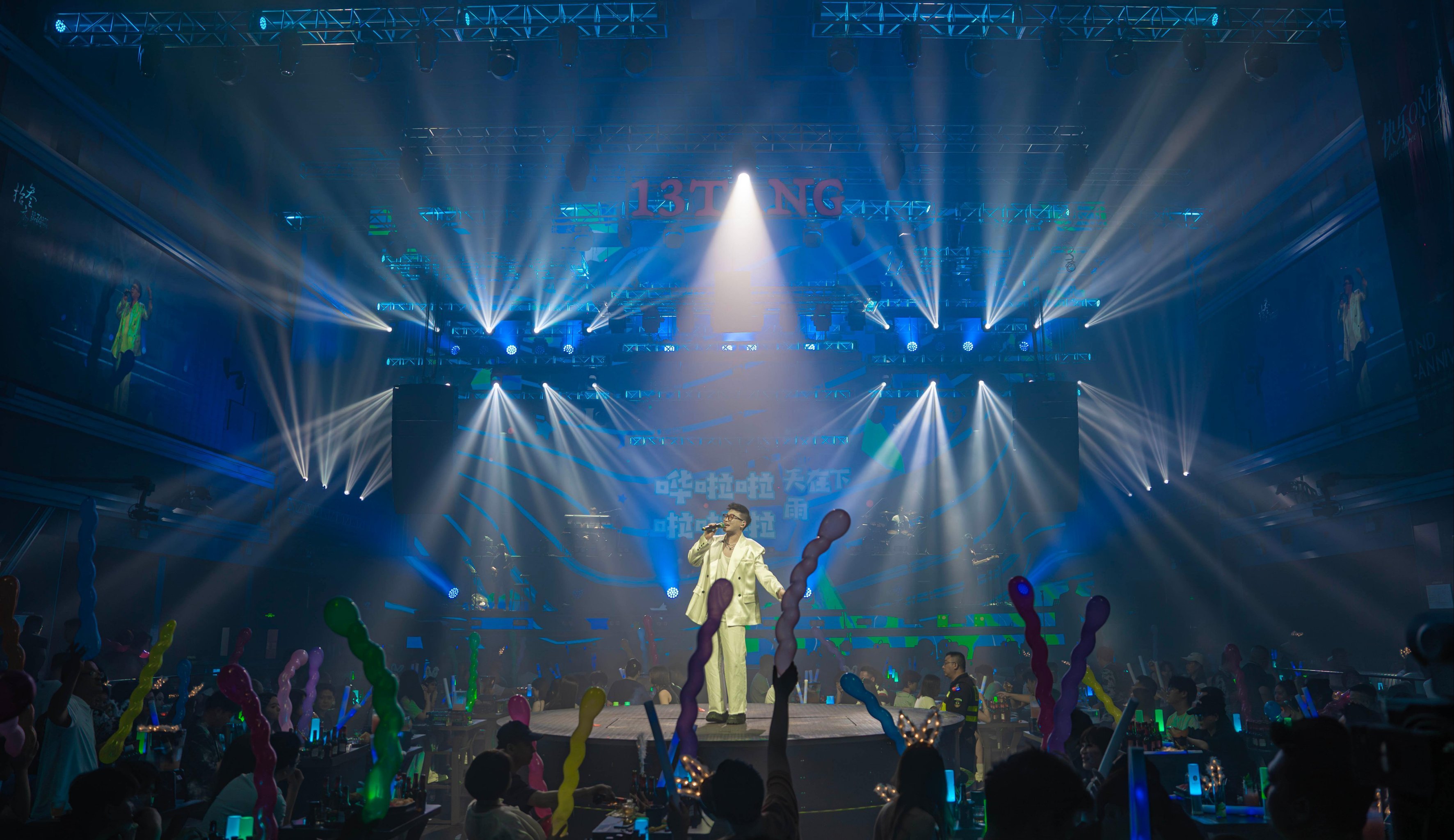 包含选手集体刷屏，实力引爆赛场氛围的词条