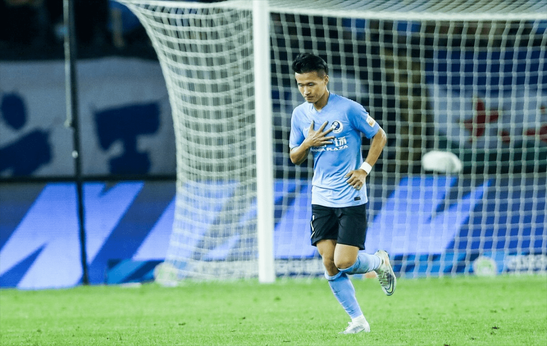 雄狮队在德甲比赛中发挥出色，战胜对手的简单介绍