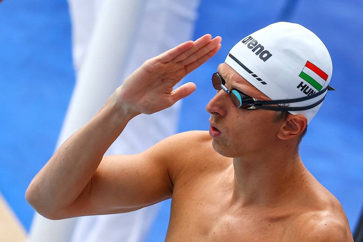 英国游泳选手亨夫尔斯创造新记录