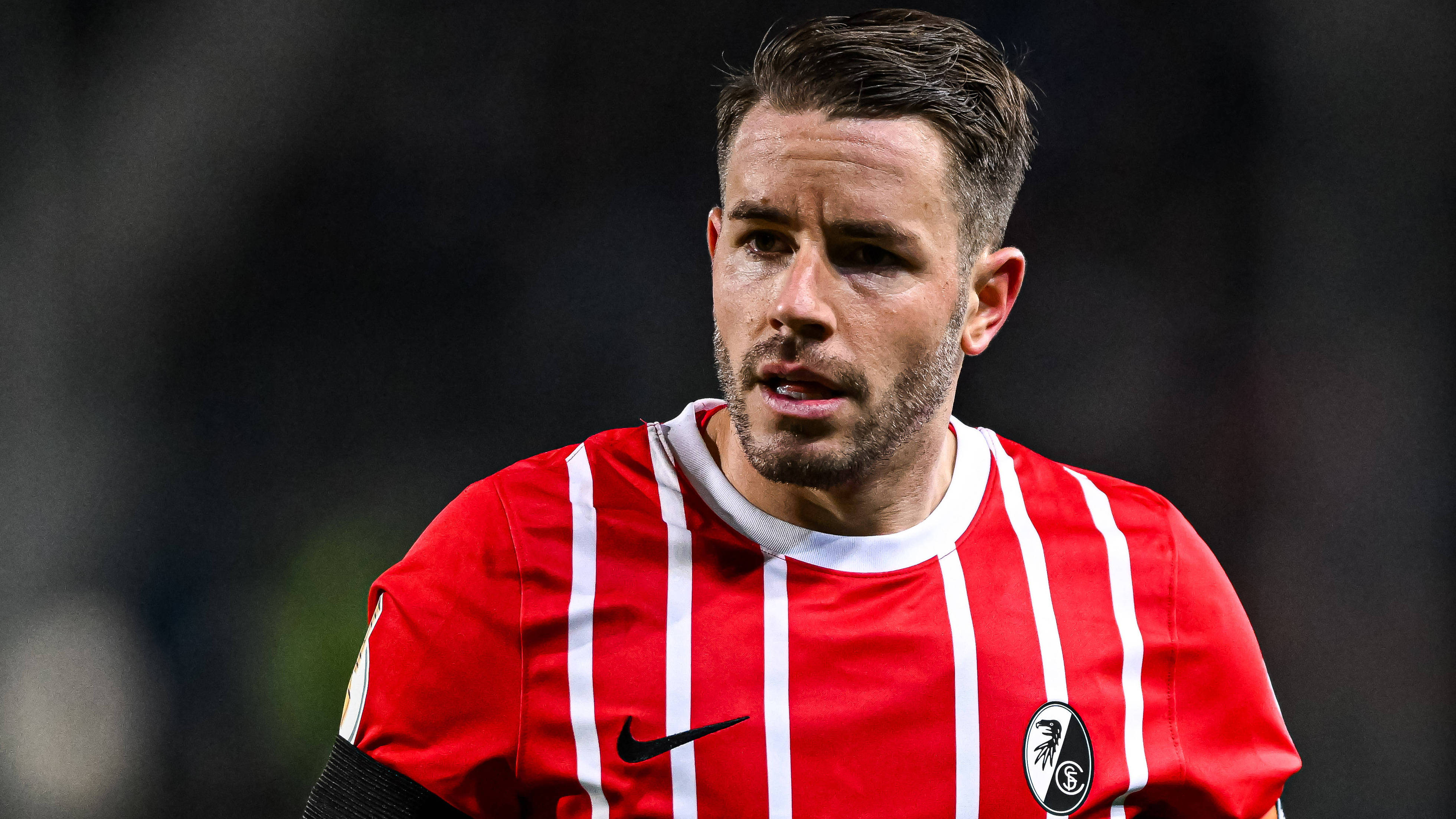 沃尔夫斯堡2-0轻松击败乌尔姆，稳坐领先位置的简单介绍