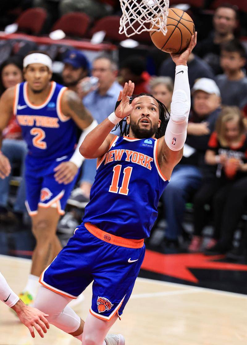 尼克斯惊险胜太阳，取得对手两连败