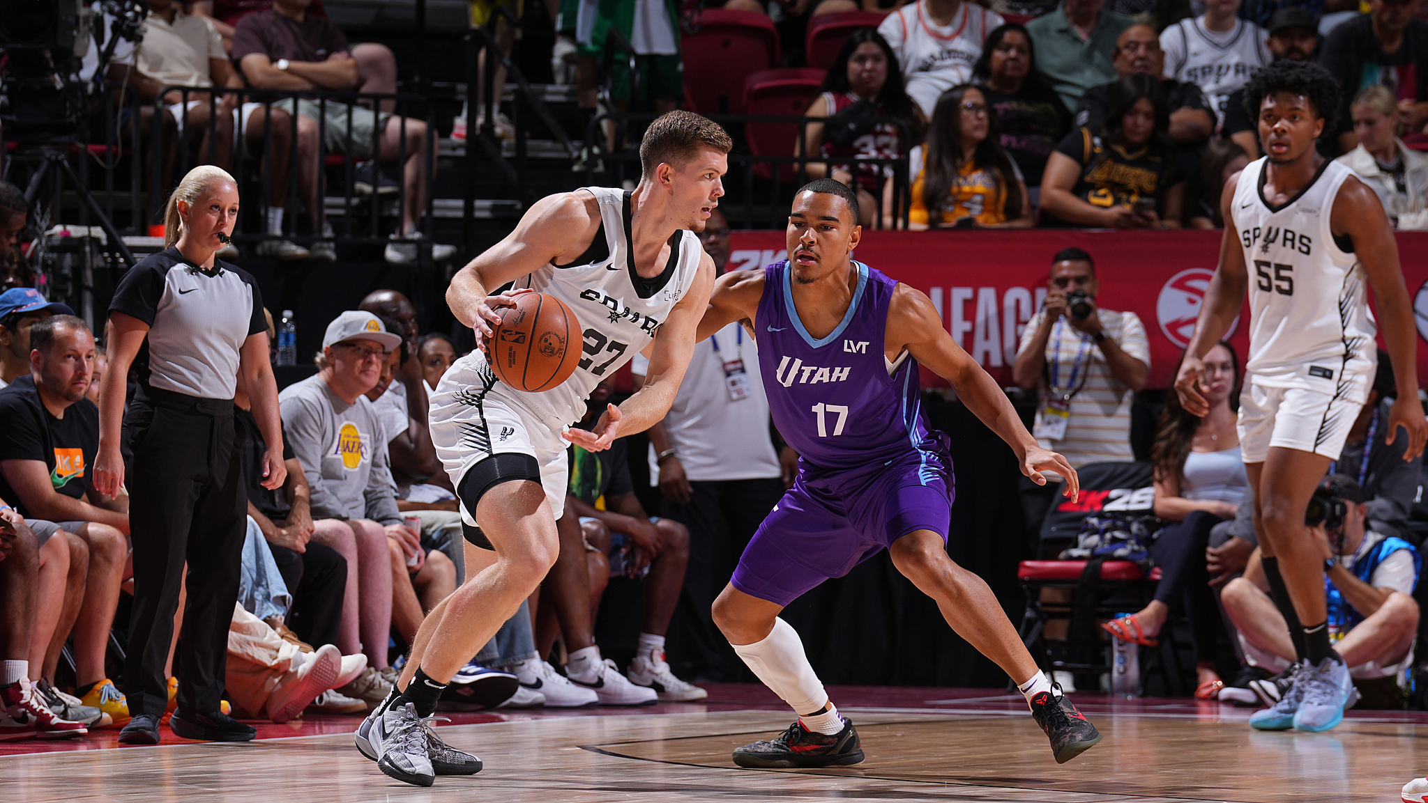 爵士大胜尼克斯，好不疲倦