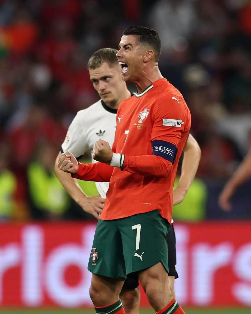 包含葡萄牙前锋制胜球入网，独领风骚成为焦点的词条