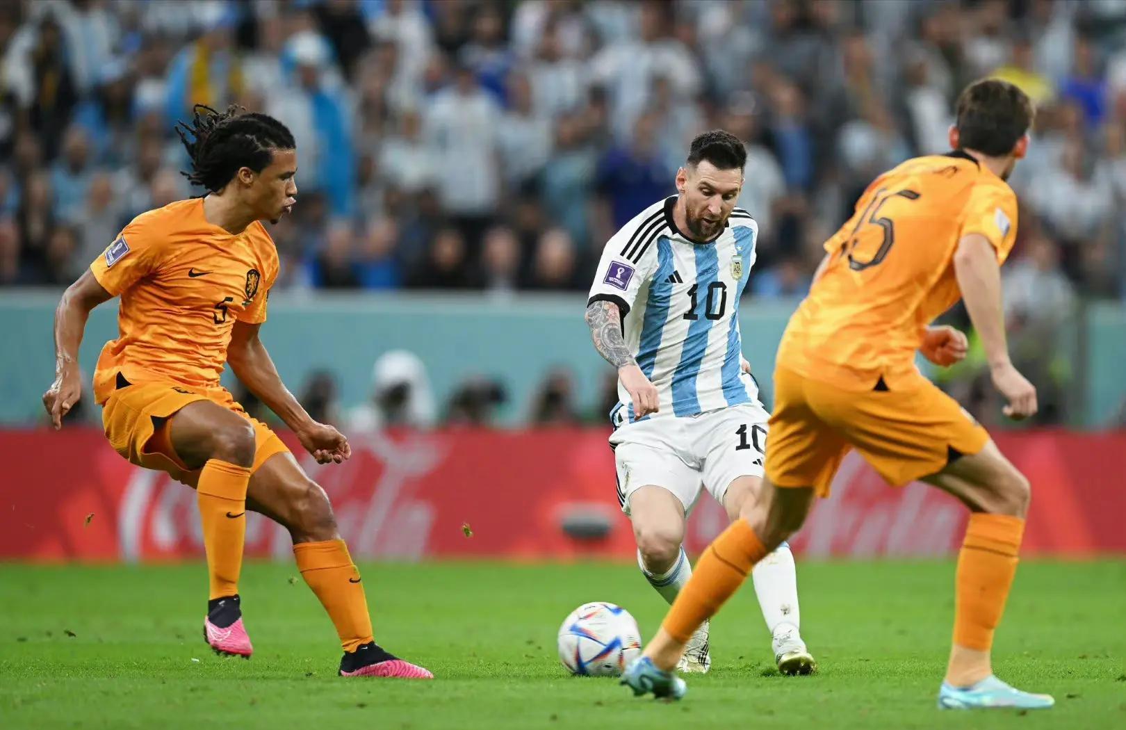 阿根廷中场助攻成功，球队进攻渐入佳境的简单介绍