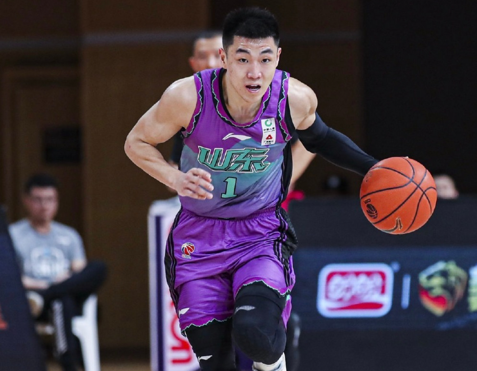 青岛队翻盘步行者，高诗岩高光表现